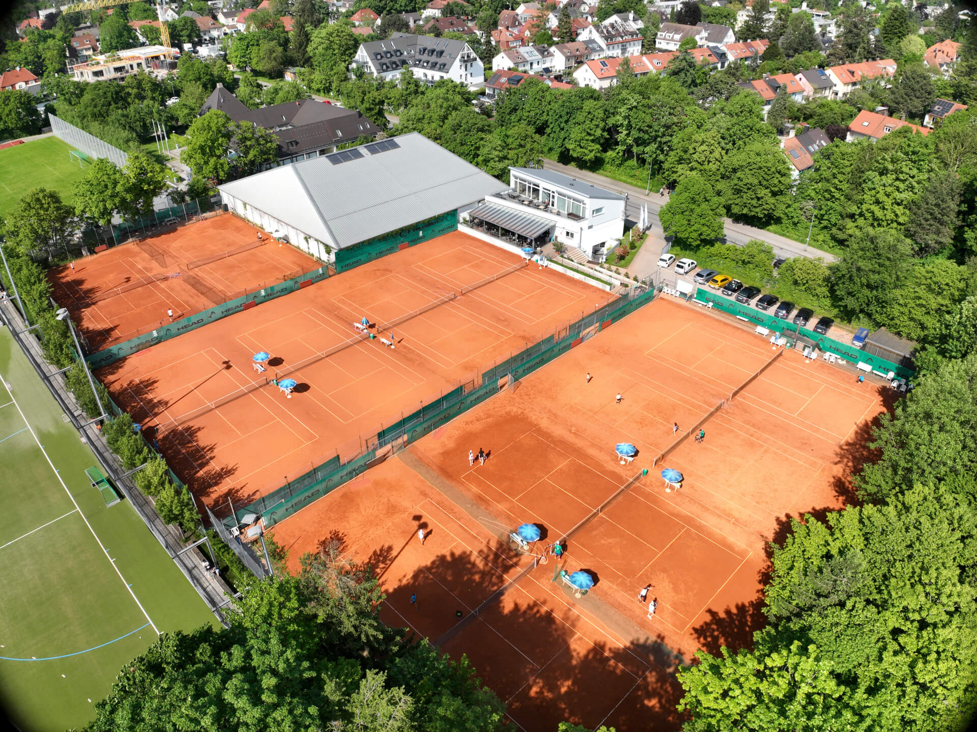 Drohnenbild der Außenplätze des TC Blutenburg